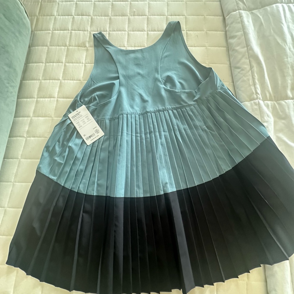 Athleta Teal and Black Pleated Tank Top